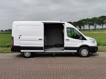 Fuvarozó Kisteherautó Ford Transit -ban/-ben Antwerpen Belgium